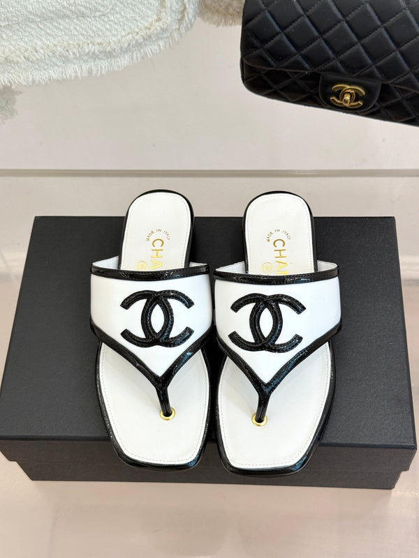 CC 26s Thong Sandal Black White Lambskin Patent Leather 917803