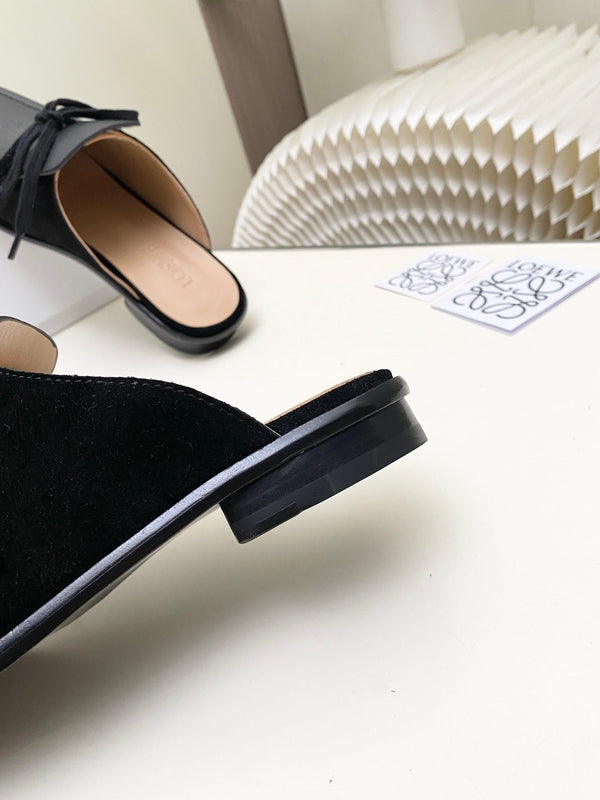 LW 26s Flat Mules In Black Calfskin And Suede
