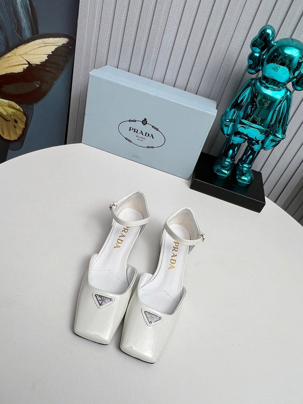 Prad 26s Ankle Strap Pumps 40mm In White Patent Calfskin Triangle Logo
