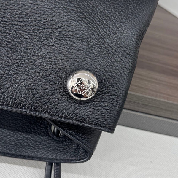 Loewe Pebble Hobo Black Smooth Calfskin