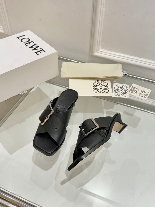 Loew Petal Buckle Sandals Black Leather 881320