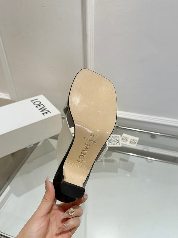 Loew Petal Buckle Sandals Light Grey Leather 881321