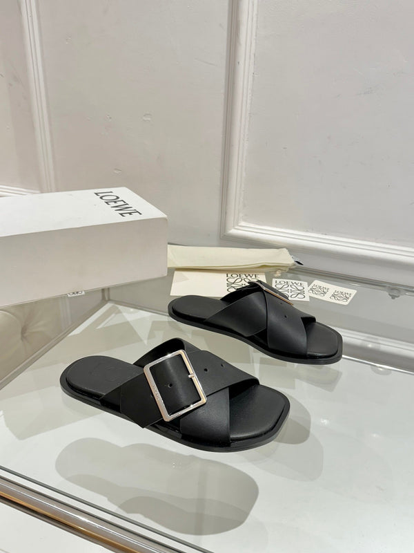 Loew Petal Buckle Slide Black Leather 881316