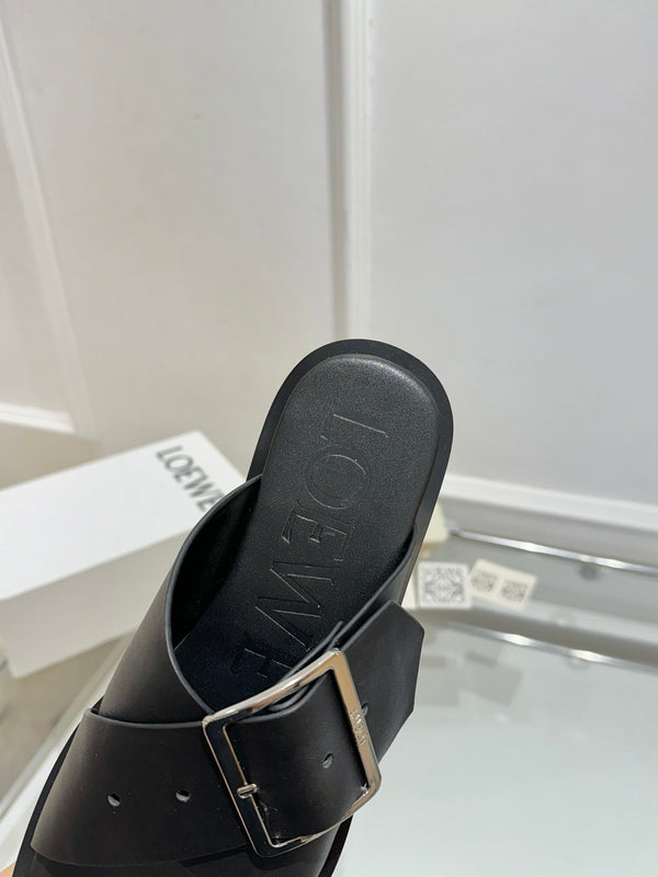 Loew Petal Buckle Slide Black Leather 881316