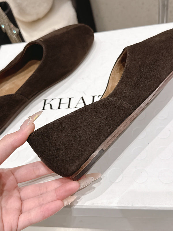 CL 26s Flat Shoes In Dark Brown Suede