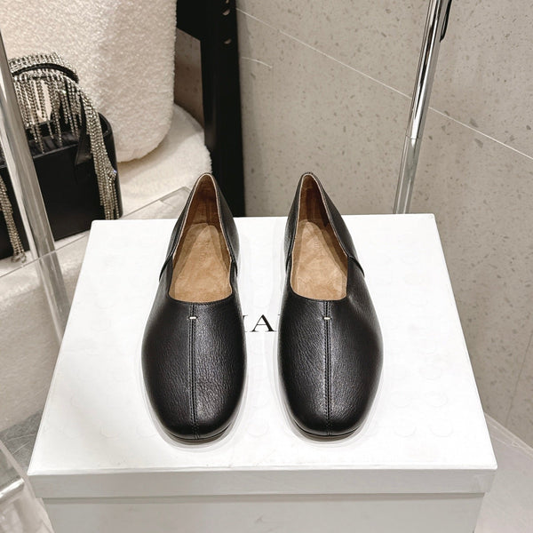 CL 26s Flat Shoes In Black Lambskin