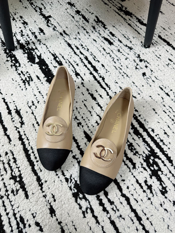 CC SS 2026 Pre Moccasin Black Beige Calfskin 628298