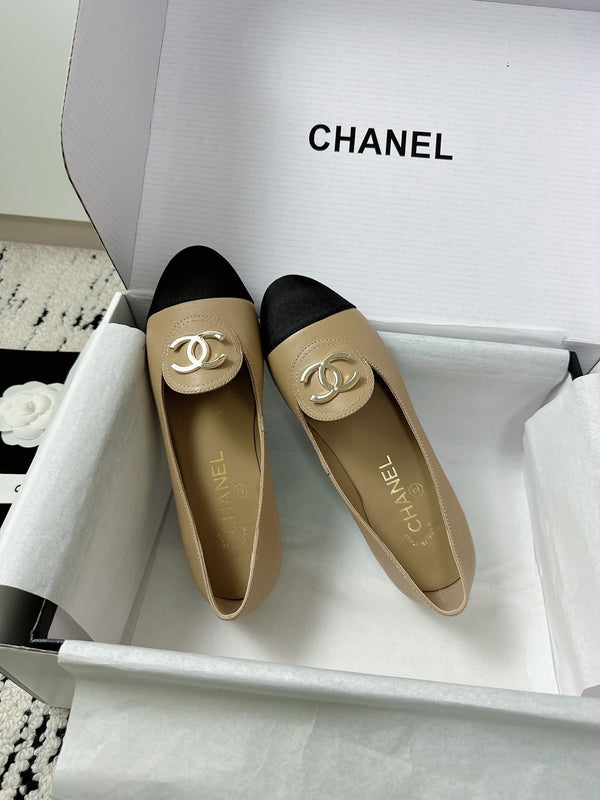 CC SS 2026 Pre Moccasin Black Beige Calfskin 628298