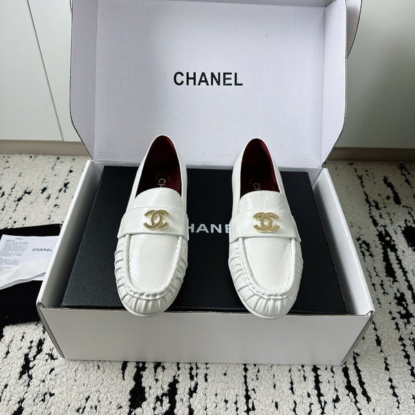 CC 26A Métiers d’art 2026 Loafer White Glossy Sheepskin 900702