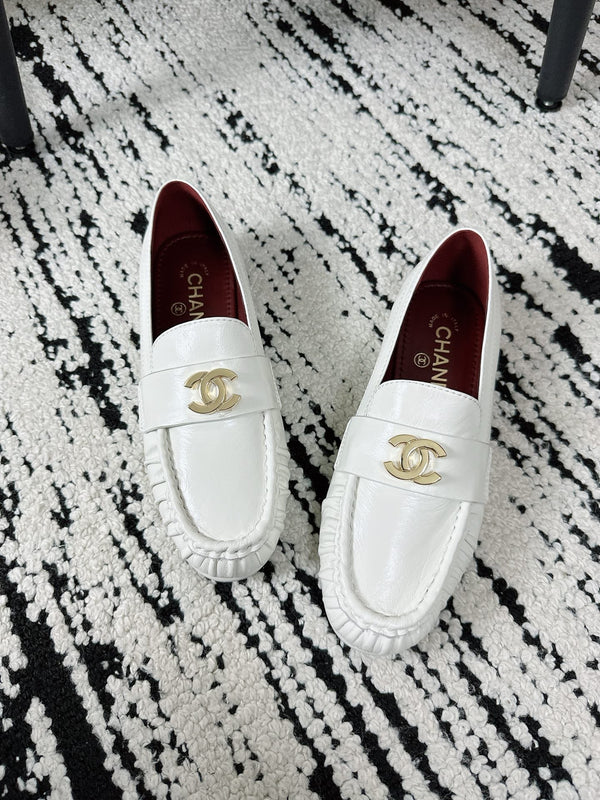 CC 26A Métiers d’art 2026 Loafer White Glossy Sheepskin 900702