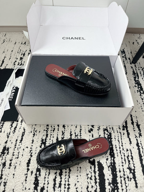CC 26A Métiers d’art 2026 Mules Black Glossy Sheepskin 900756