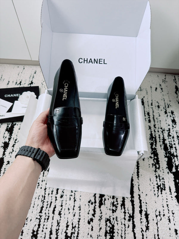 CC AW26 Moccasins Flat Black Shiny Leather 942448