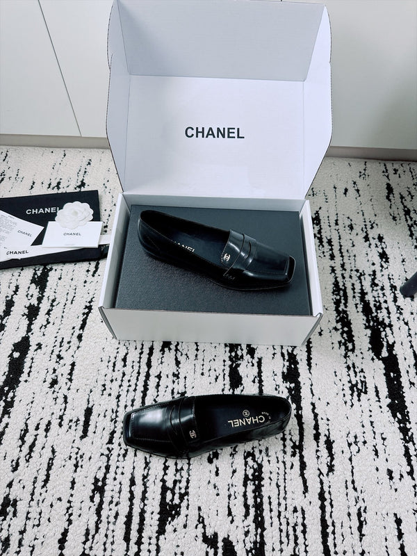 CC AW26 Moccasins Flat Black Shiny Leather 942448