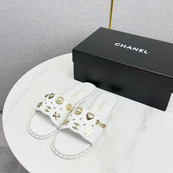 CC 26s Crystal Sandal White Sheepskin 639830