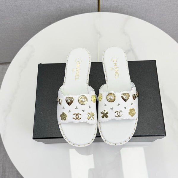 CC 26s Crystal Sandal White Sheepskin 639830