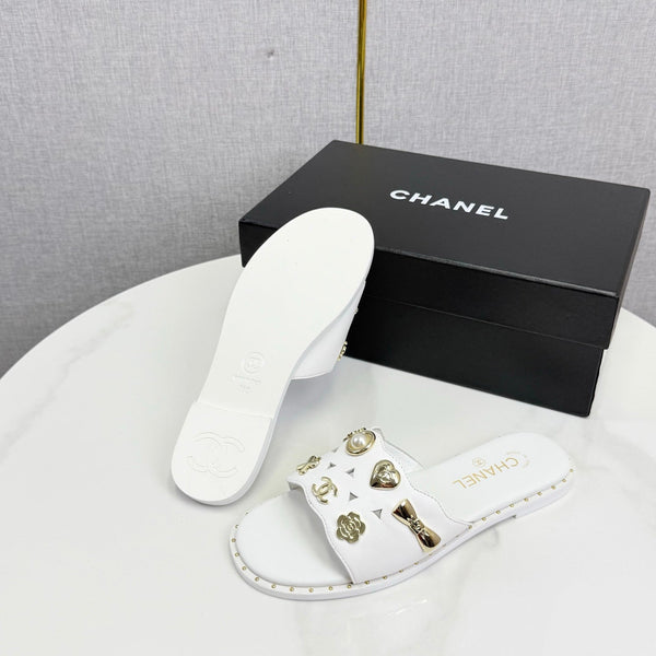 CC 26s Crystal Sandal White Sheepskin 639830