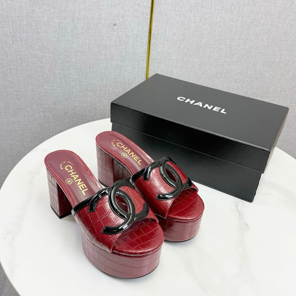 CC 26s Block Heel Sandals 10cm Red Crocodile-Embossed Calfskin