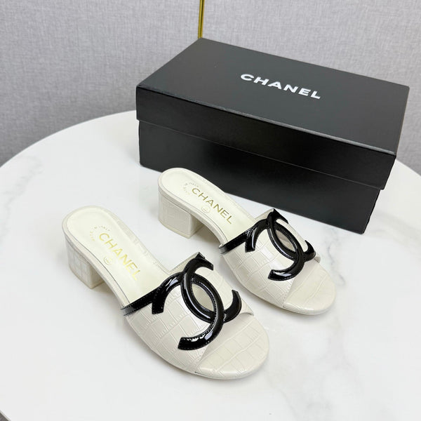CC 26s Block Heel Sandals 4cm White Crocodile-Embossed Calfskin