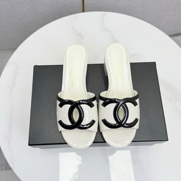 CC 26s Block Heel Sandals 4cm White Crocodile-Embossed Calfskin