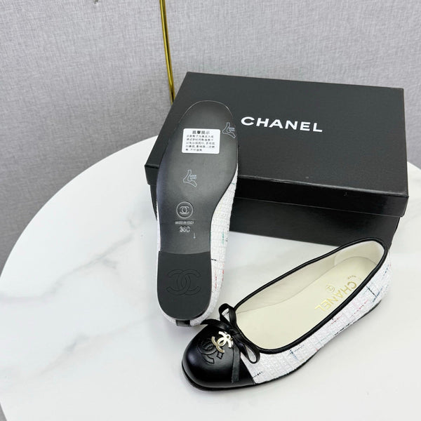 CC 26s Ballet Flats In White Tweed And Black Lambskin