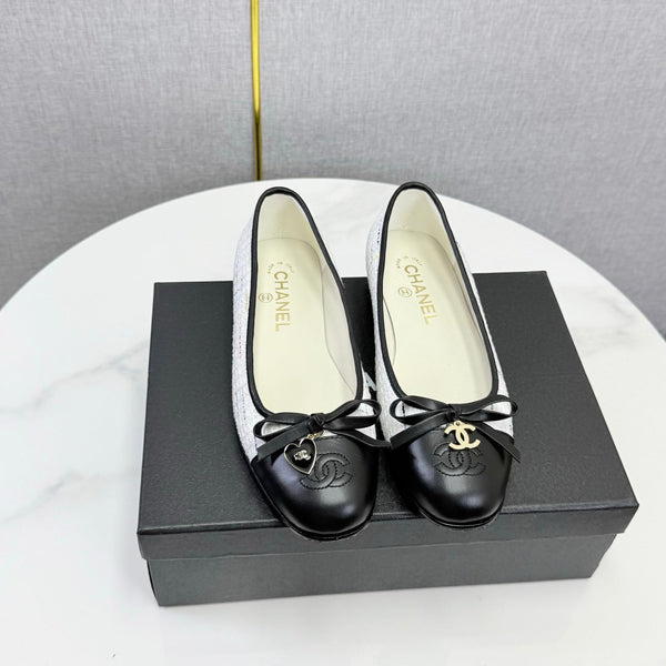 CC 26s Ballet Flats In White Tweed And Black Lambskin