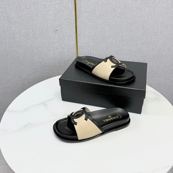 CC 26s Iconic CC Slides Beige Lambskin