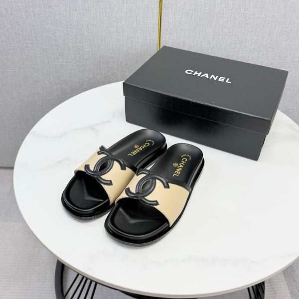 CC 26s Iconic CC Slides Beige Lambskin
