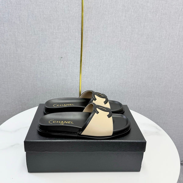 CC 26s Iconic CC Slides Beige Lambskin