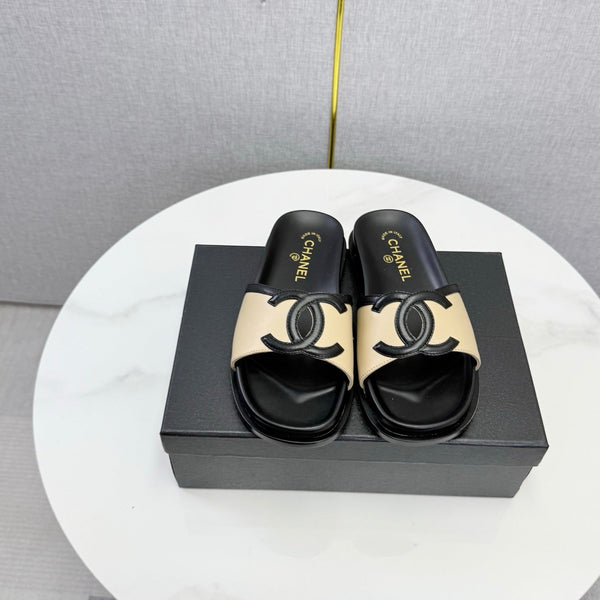 CC 26s Iconic CC Slides Beige Lambskin