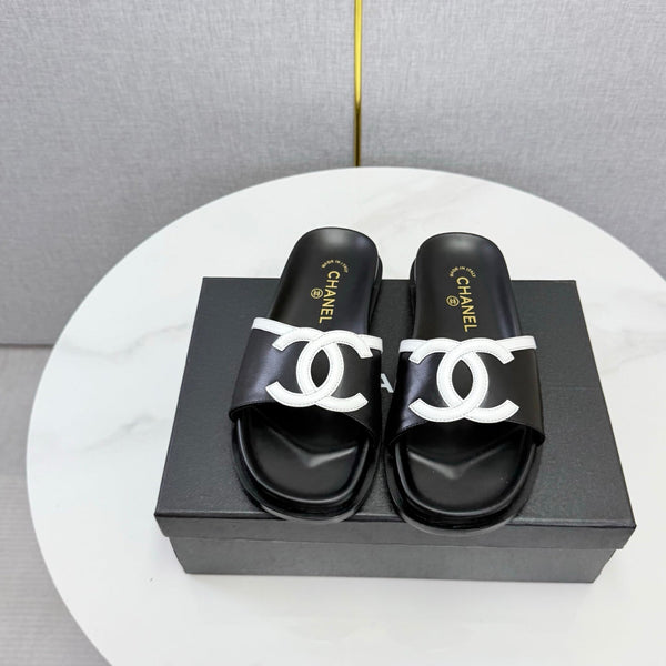 CC 26s Iconic CC Slides Black Lambskin