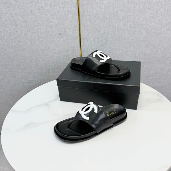 CC 26s CC Thong Slides Black Lambskin