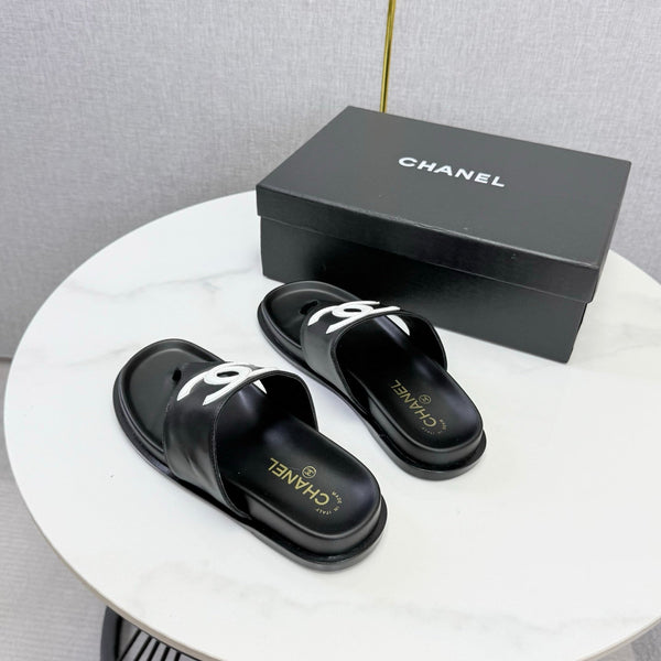 CC 26s CC Thong Slides Black Lambskin