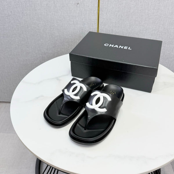 CC 26s CC Thong Slides Black Lambskin
