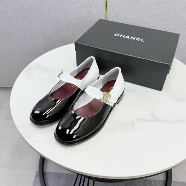 CC 26s Mary Jane Flats Black White Patent Leather 904494