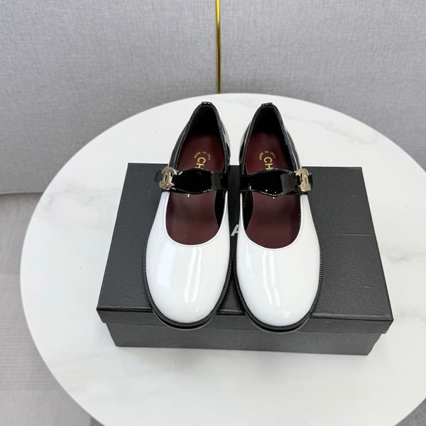 CC 26s Mary Jane Flats Black White Patent Leather 904498