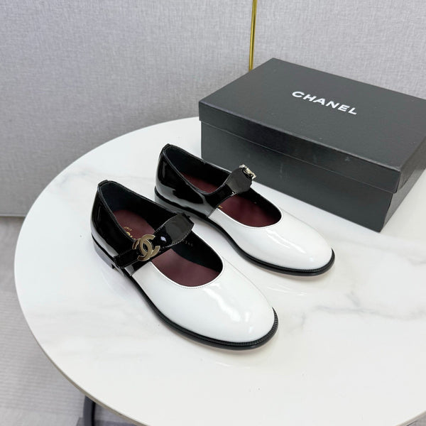 CC 26s Mary Jane Flats Black White Patent Leather 904498
