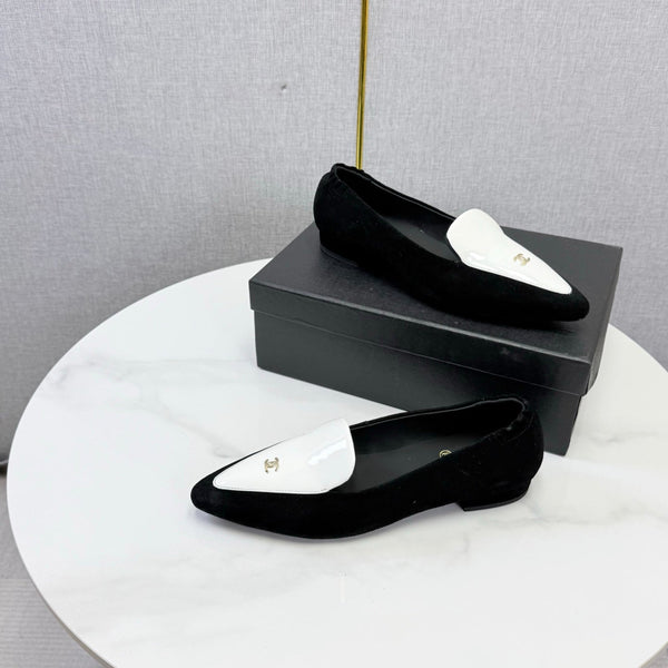 CC 26s Pointed Loafers Black White Suede Patent Leather 972785