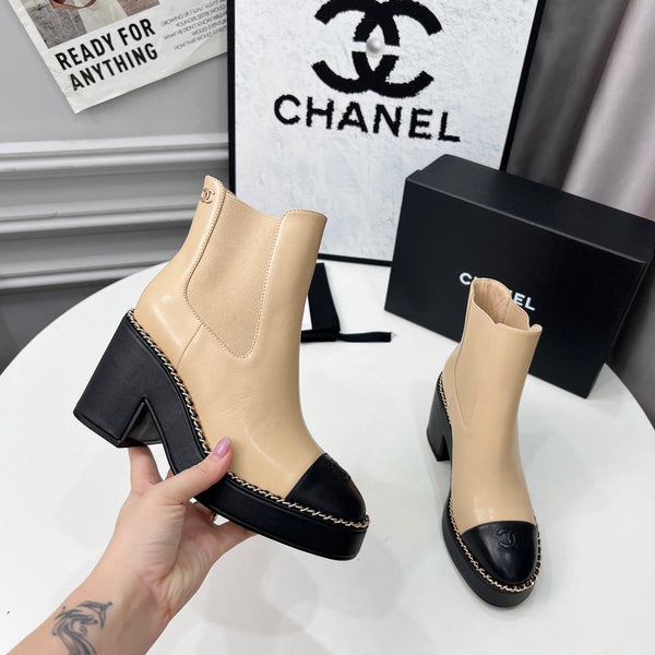 CC 25 Chelsea Ankle Boots With Chain 85mm Beige Black Sheepskin 374034