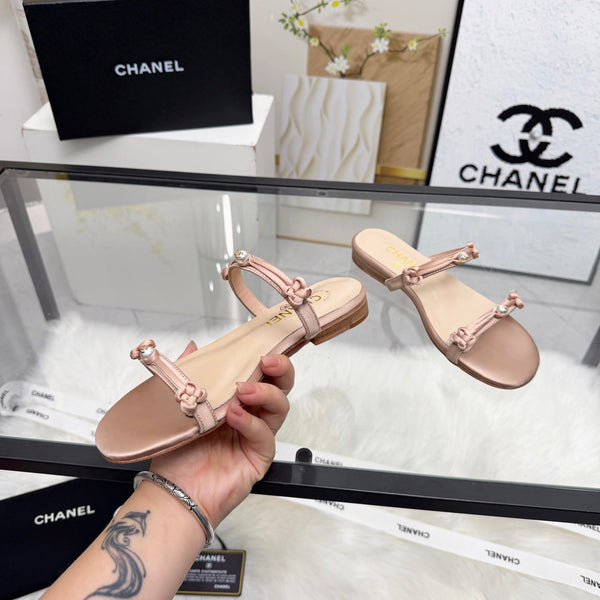 CC 2026 Pearl Slide Beige Satin Leather 692025