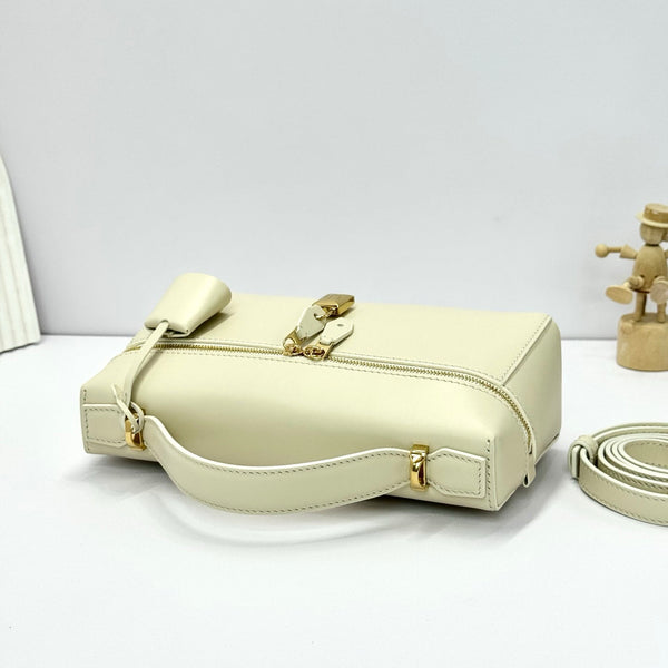 LP Extra Pouch L23 Milkshake White Smooth Calfskin 282123