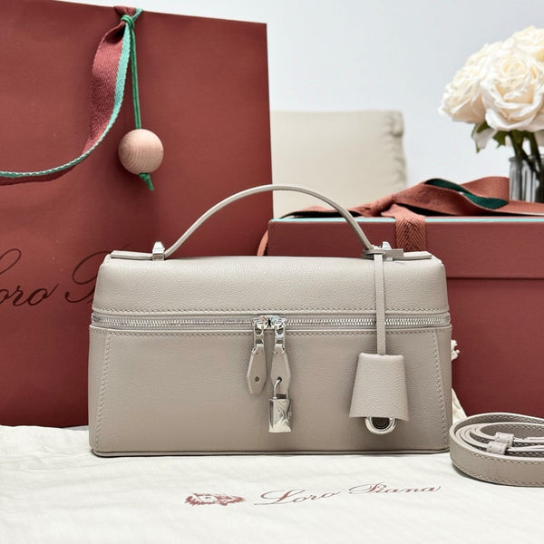 LP Extra Pouch L23 Dove Calfskin 282143