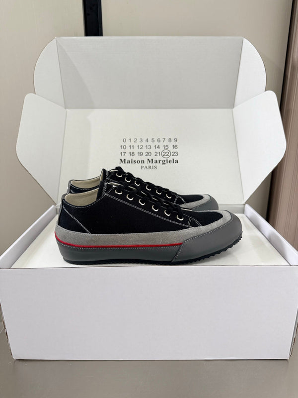 MM Traveler Sneaker Black Grey Suede Canvas Sheeepskin 872470