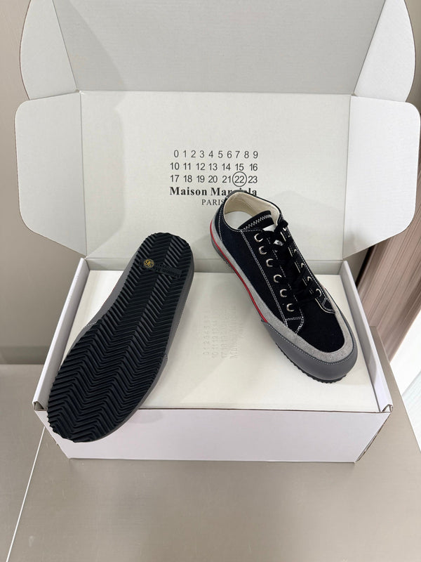 MM Traveler Sneaker Black Grey Suede Canvas Sheeepskin 872470