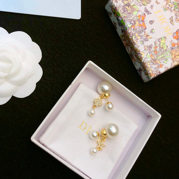 CD 26S Pearl Star & Flower Drop Earrings In Gold Tone Metal With Crystal 631008