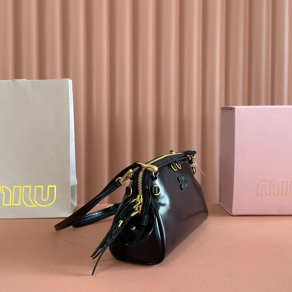 Miu Caprice Clutch Black Leather 280753