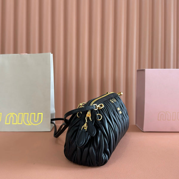 Miu Caprice Clutch Black Matelassé Nappa Leather 280764