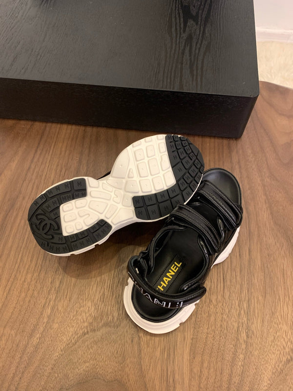 CC Toe Sandals Black With White Patent Leather 299544