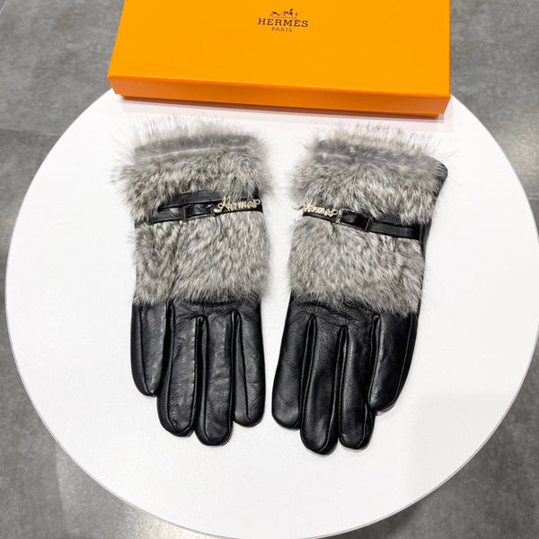TOUCHSCREEN GLOVES IN BLACK LAMBSKIN MIX FOX FUR 165012