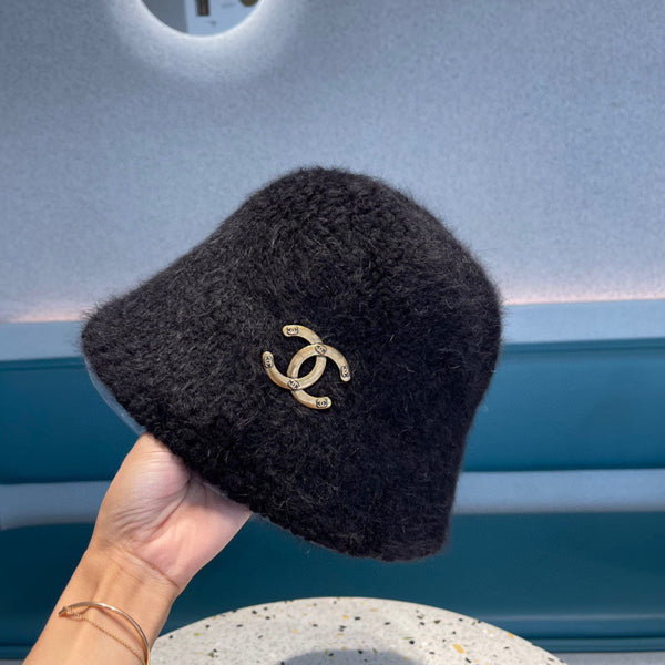 BUCKET HAT IN BLACK LAMB FUR 422036