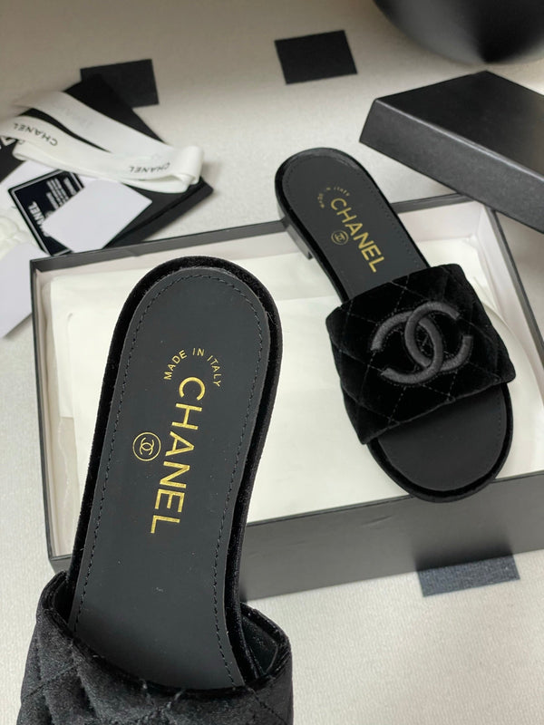 25S Embroidery Double C Mule 15mm Black Velvet 247580
